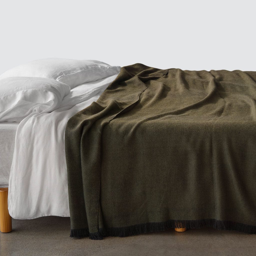 La Calle Alpaca Bed Blanket