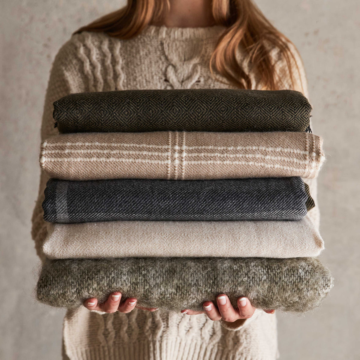 La Calle Alpaca Throw