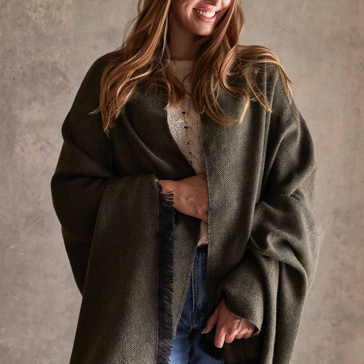 La Calle Alpaca Throw