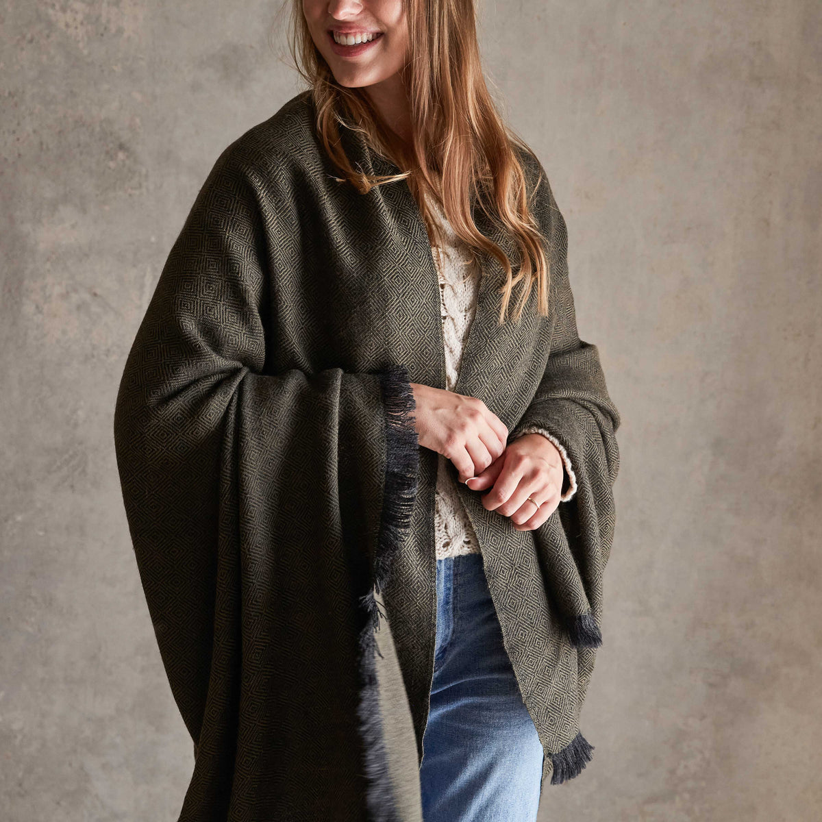 La Calle Alpaca Throw