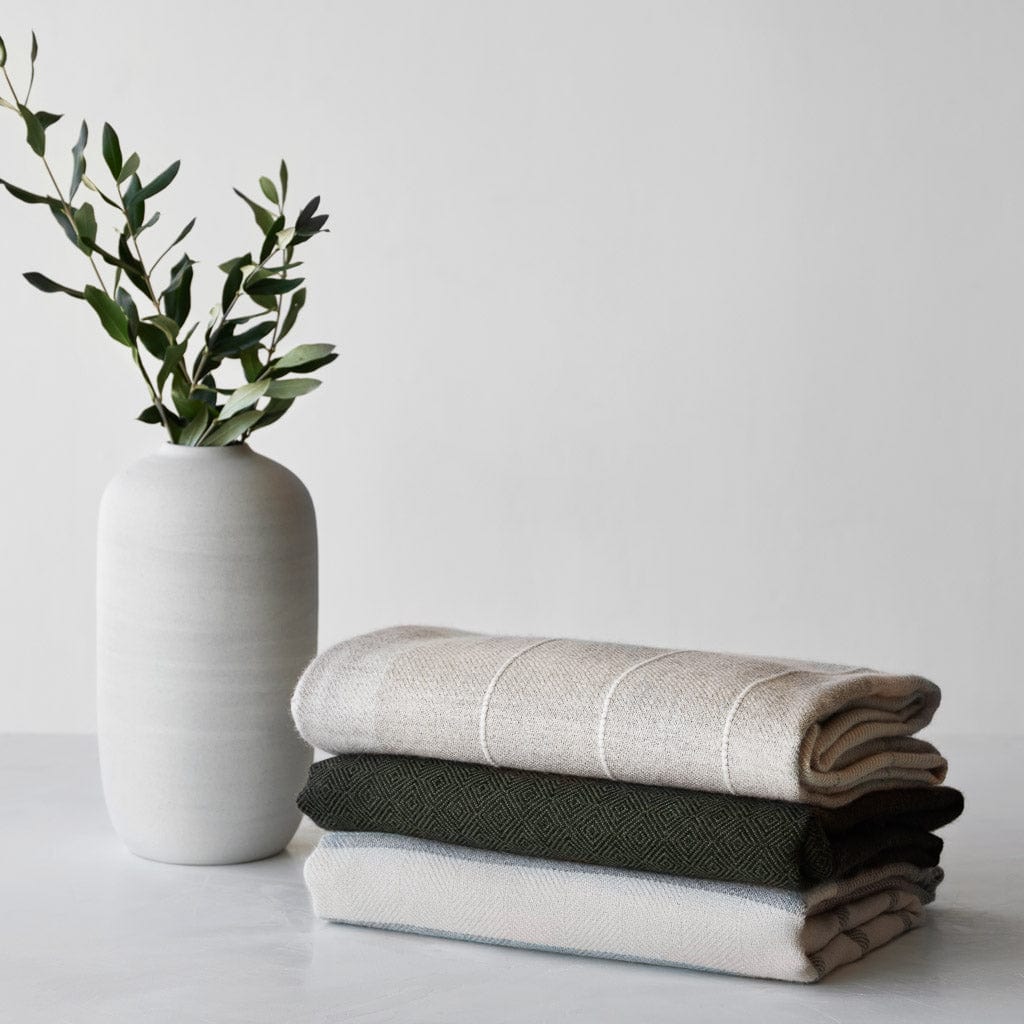 La Calle Alpaca Throw