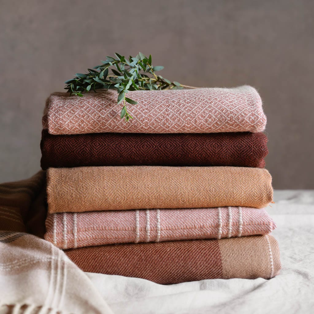 La Calle Alpaca Throw