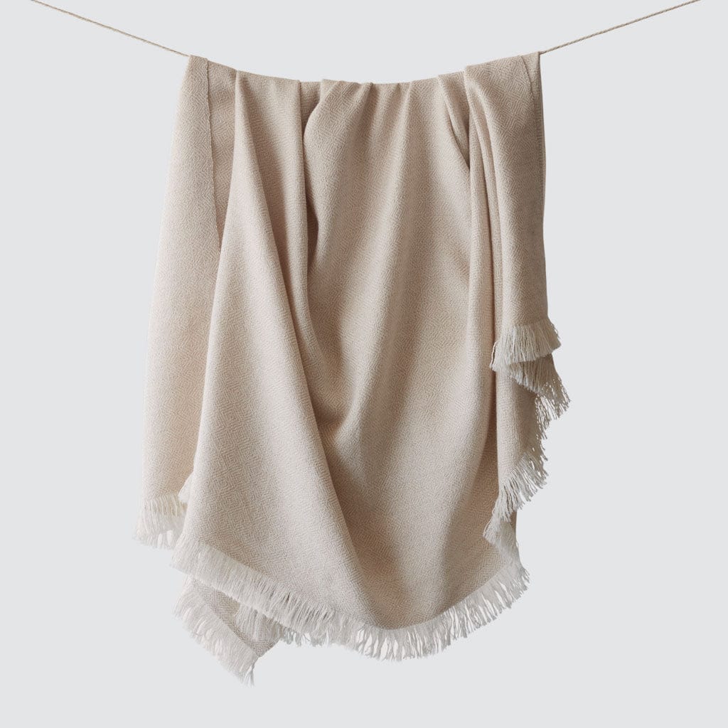 La Calle Alpaca Throw