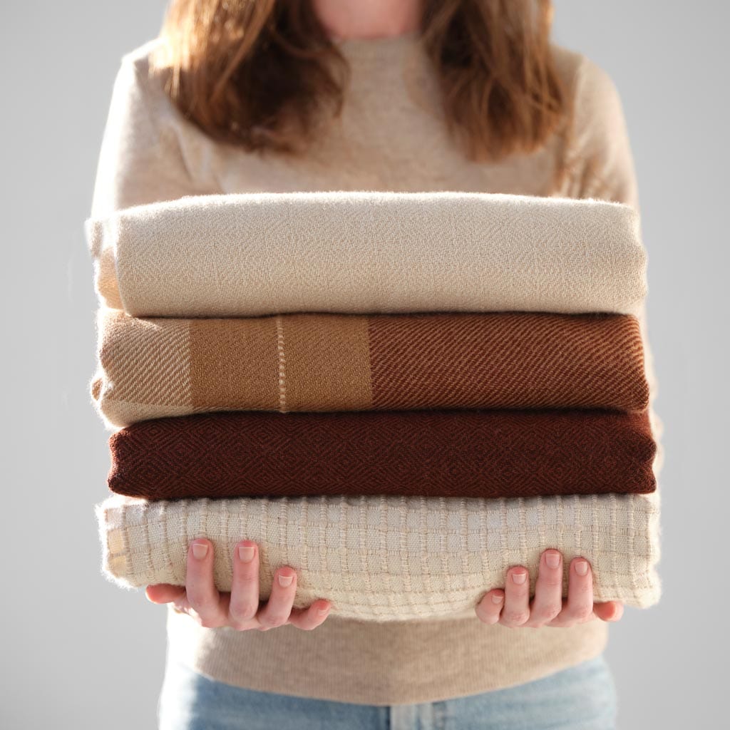 La Calle Alpaca Throw