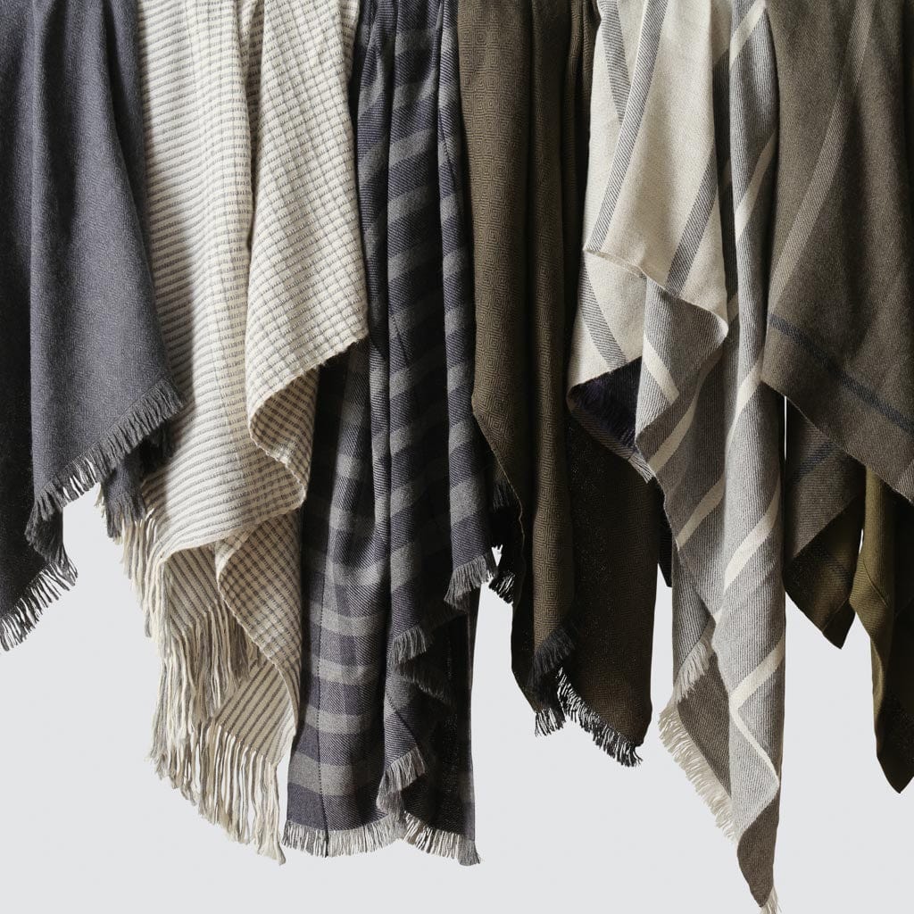 La Calle Alpaca Throw