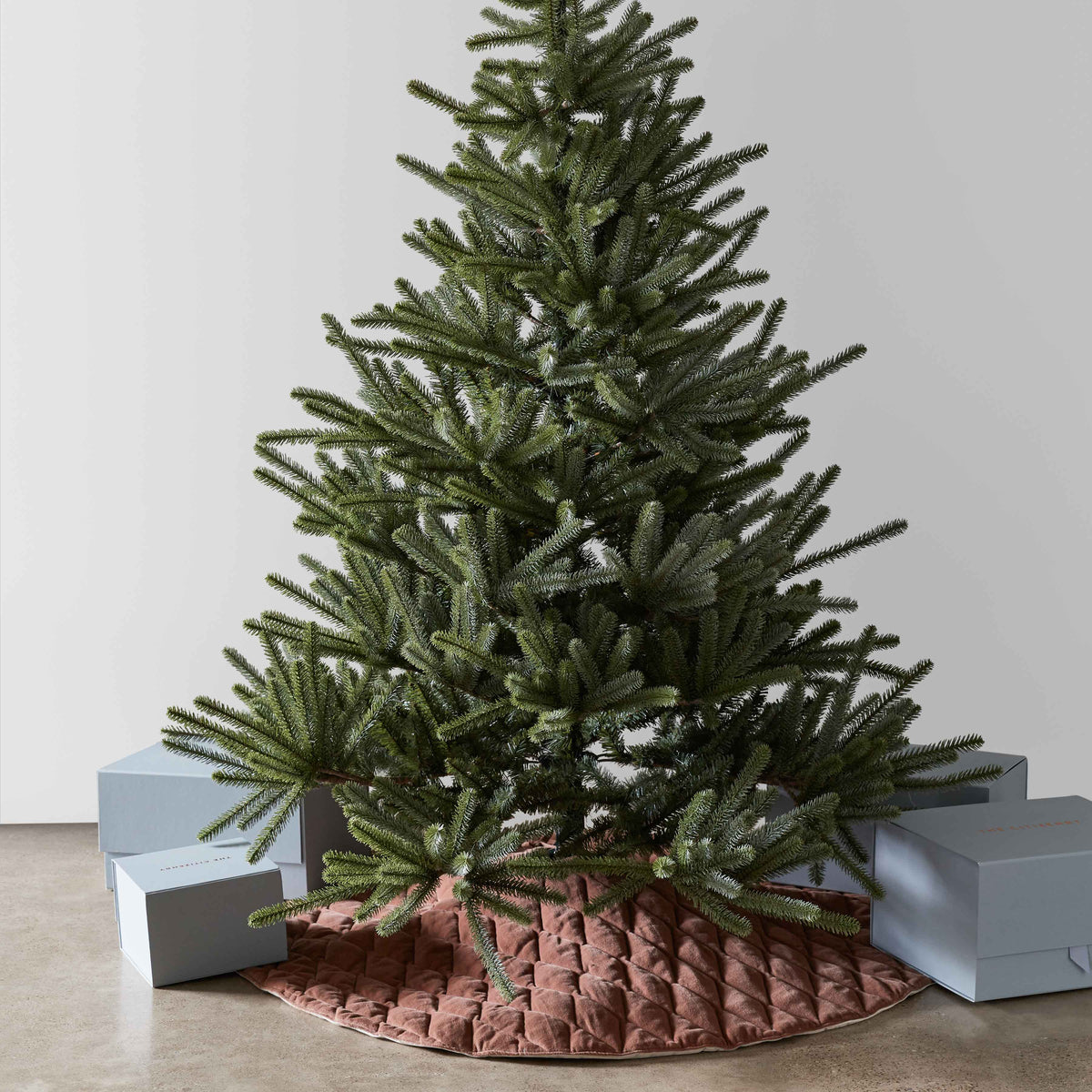 Naveta Velvet Tree Skirt