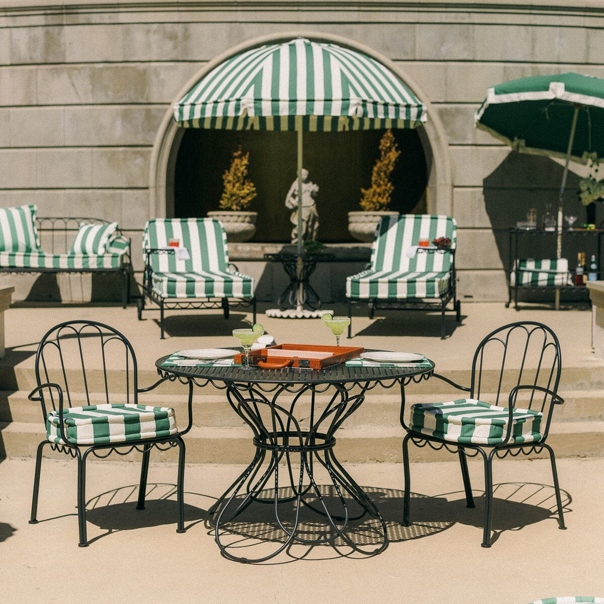 The Al Fresco Round Dining Set