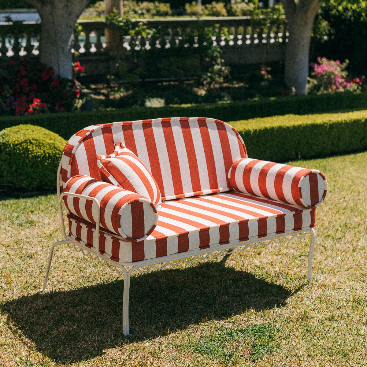 The Al Fresco Love Seat