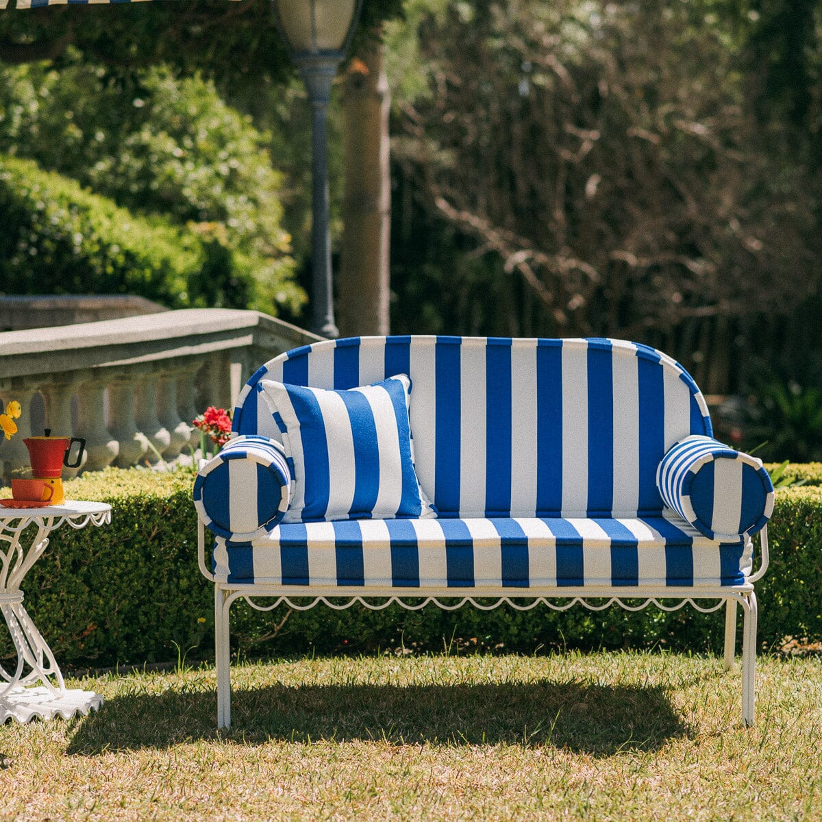 The Al Fresco Love Seat