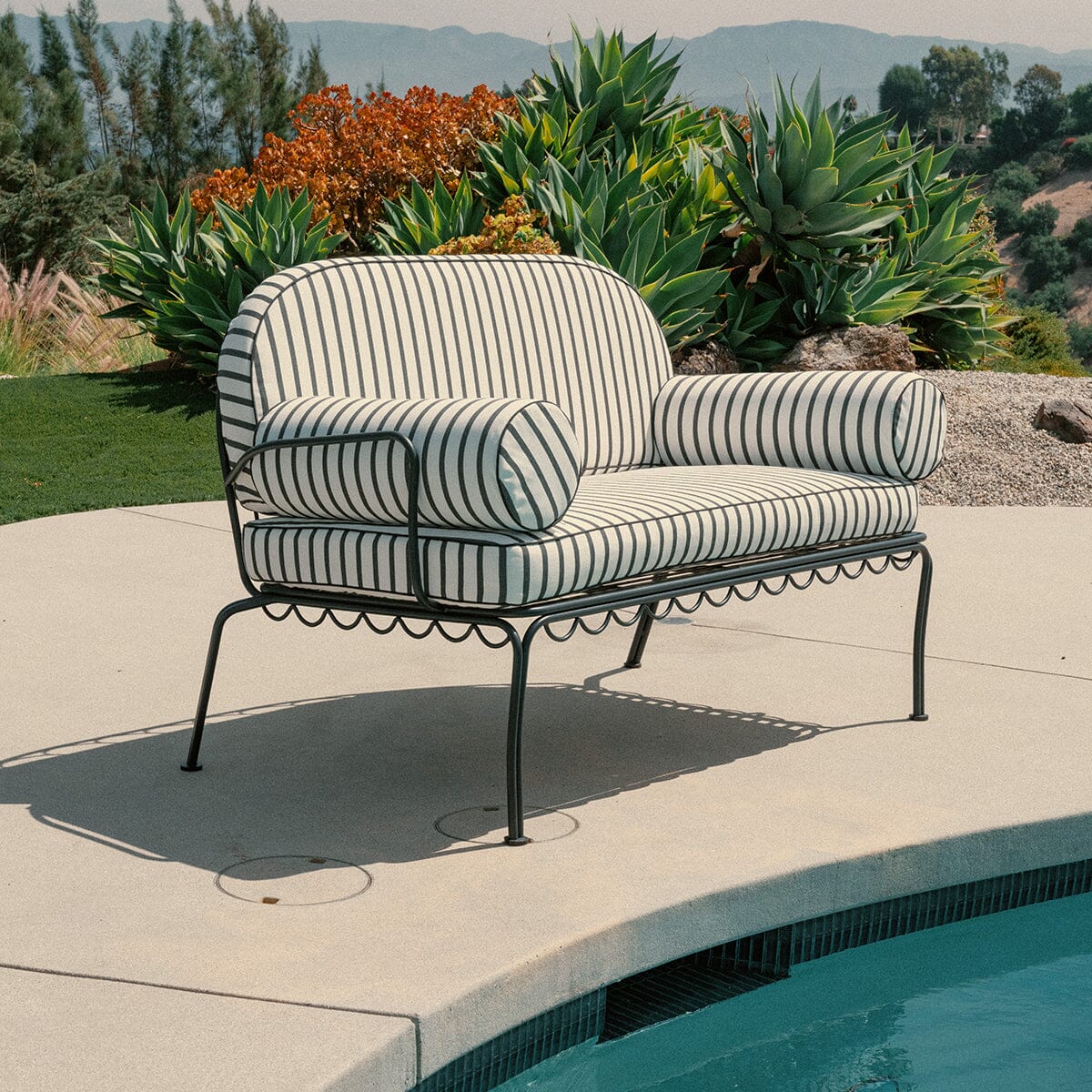 The Al Fresco Love Seat
