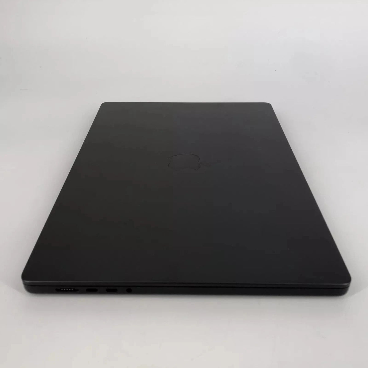 Apple MacBook Pro 16 2026 Space Black M5 Max 18-Core CPU 48GB Unified