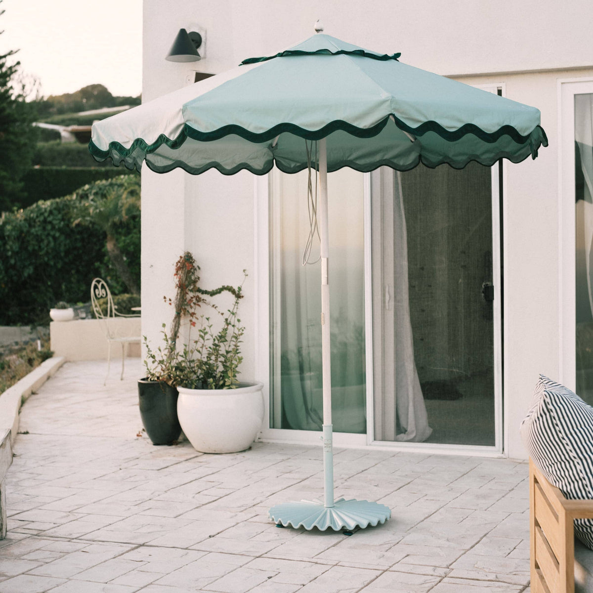 The Clamshell Base - 55 LB