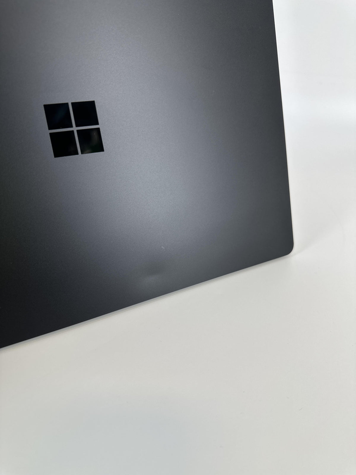 Microsoft Surface Laptop 6 13.5 Black 3.8 GHz Intel Core Ultra 7 16GB