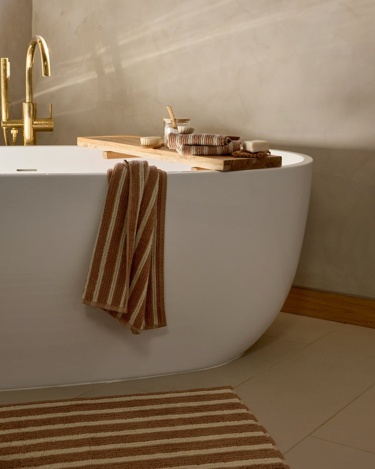 Organic Resort Stripe Tub Mat (Adobe with Butter)
