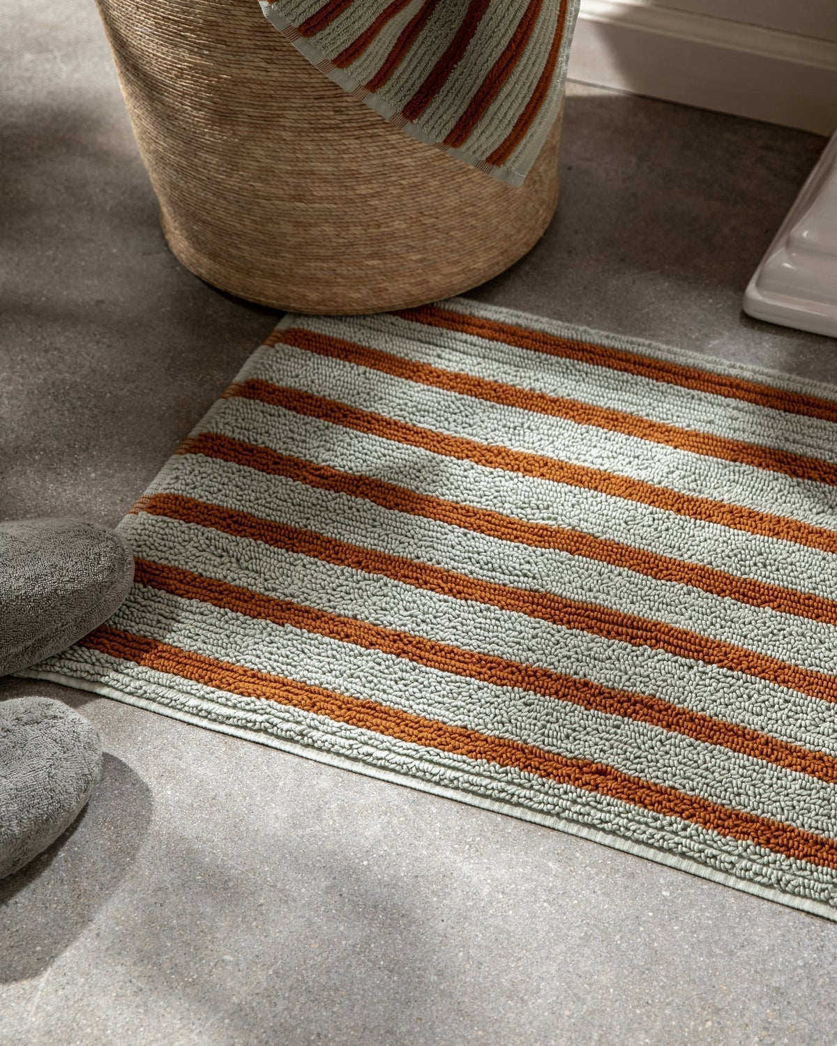 Organic Resort Stripe Tub Mat (Sage with Russet)