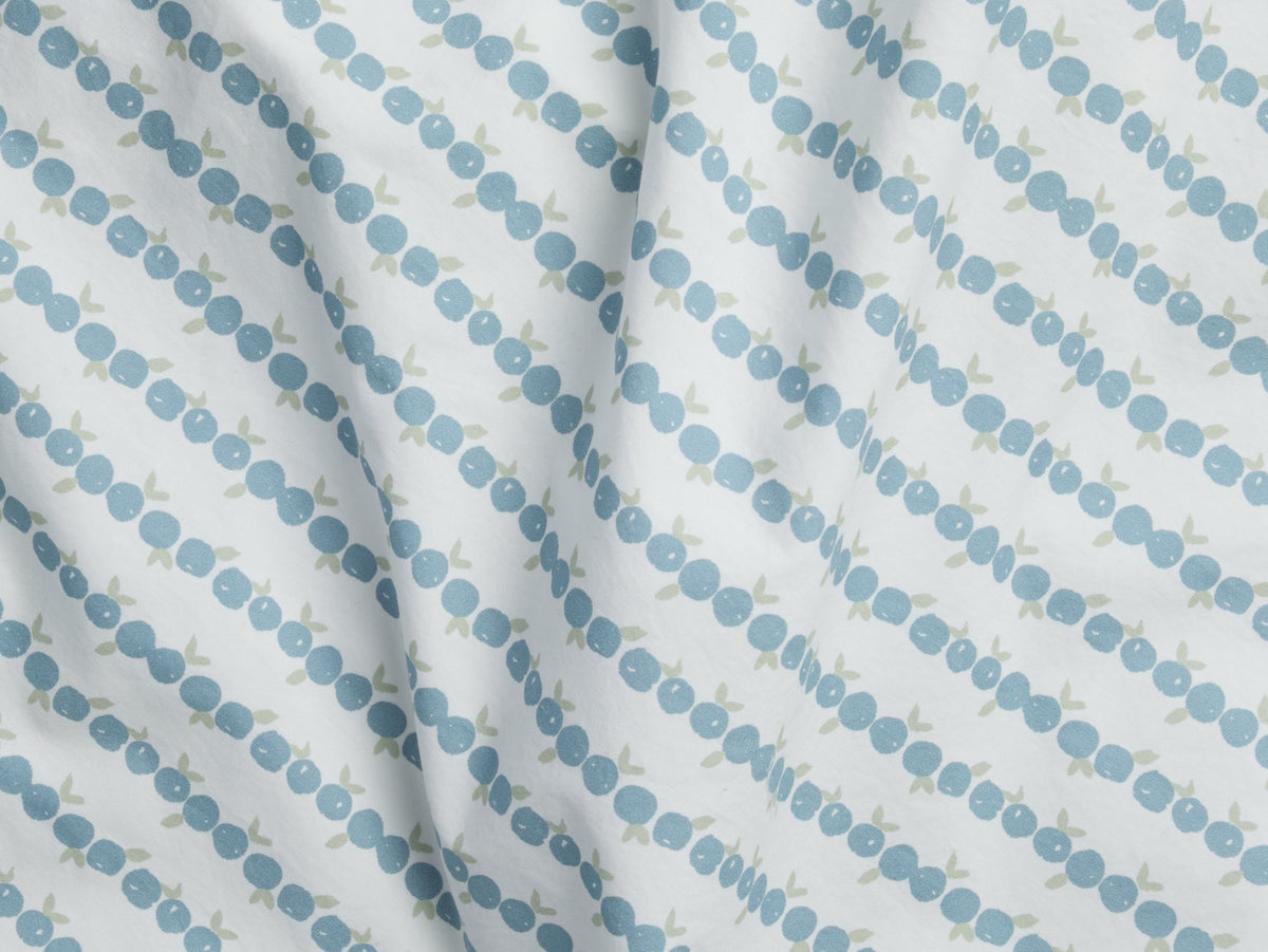 Percale Crib Sheet (Blueberries)
